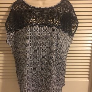 Loft vintage soft sleeve-less shirt w/ lace detail